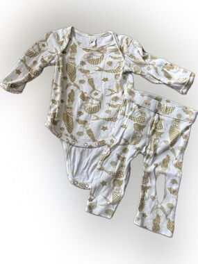 Kate Quinn Long-Sleeve Onesie & Pants Set in Gold Mermaid Print